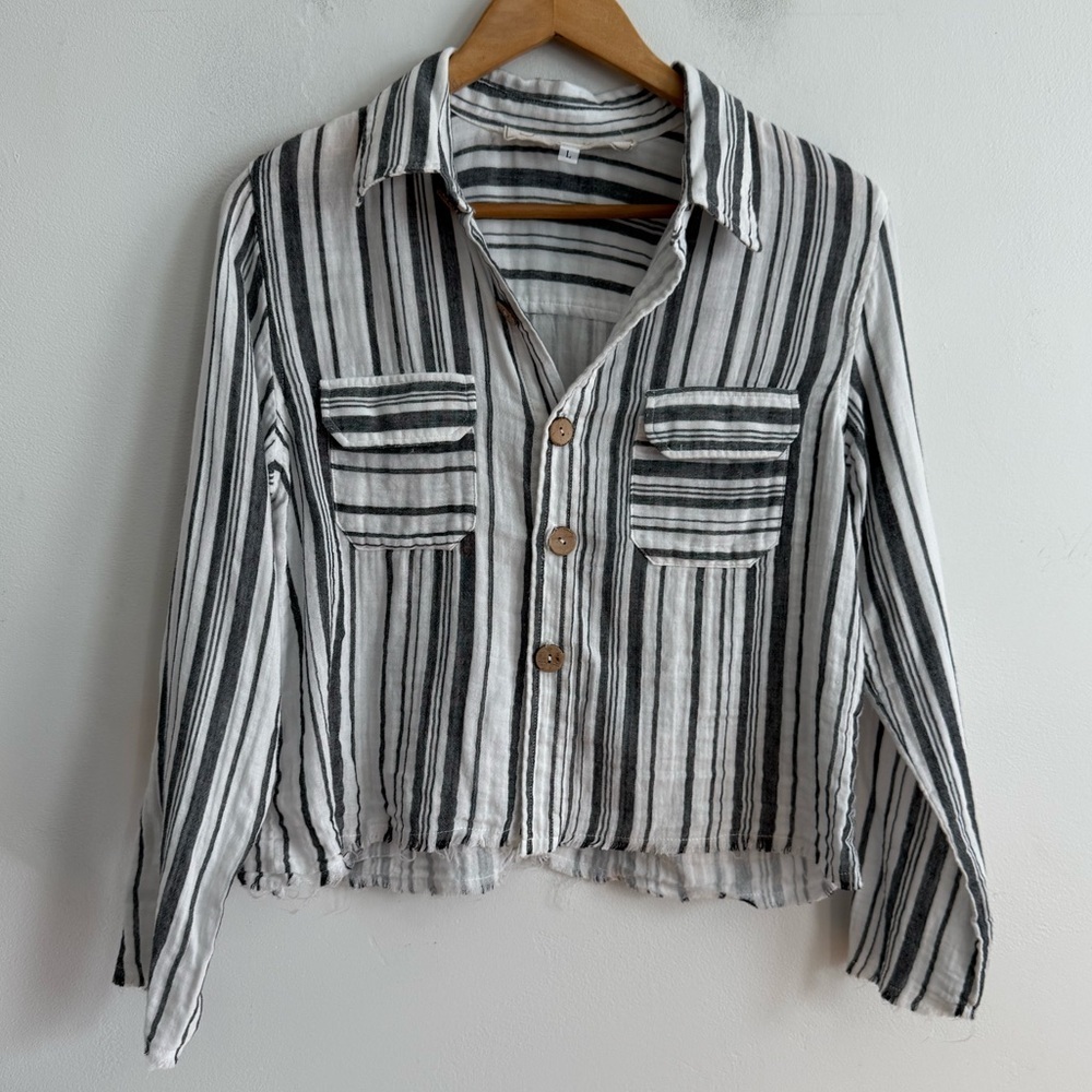 Jen’s Pirate Booty Black & White Striped Button Front Semi Cropped Top Size L